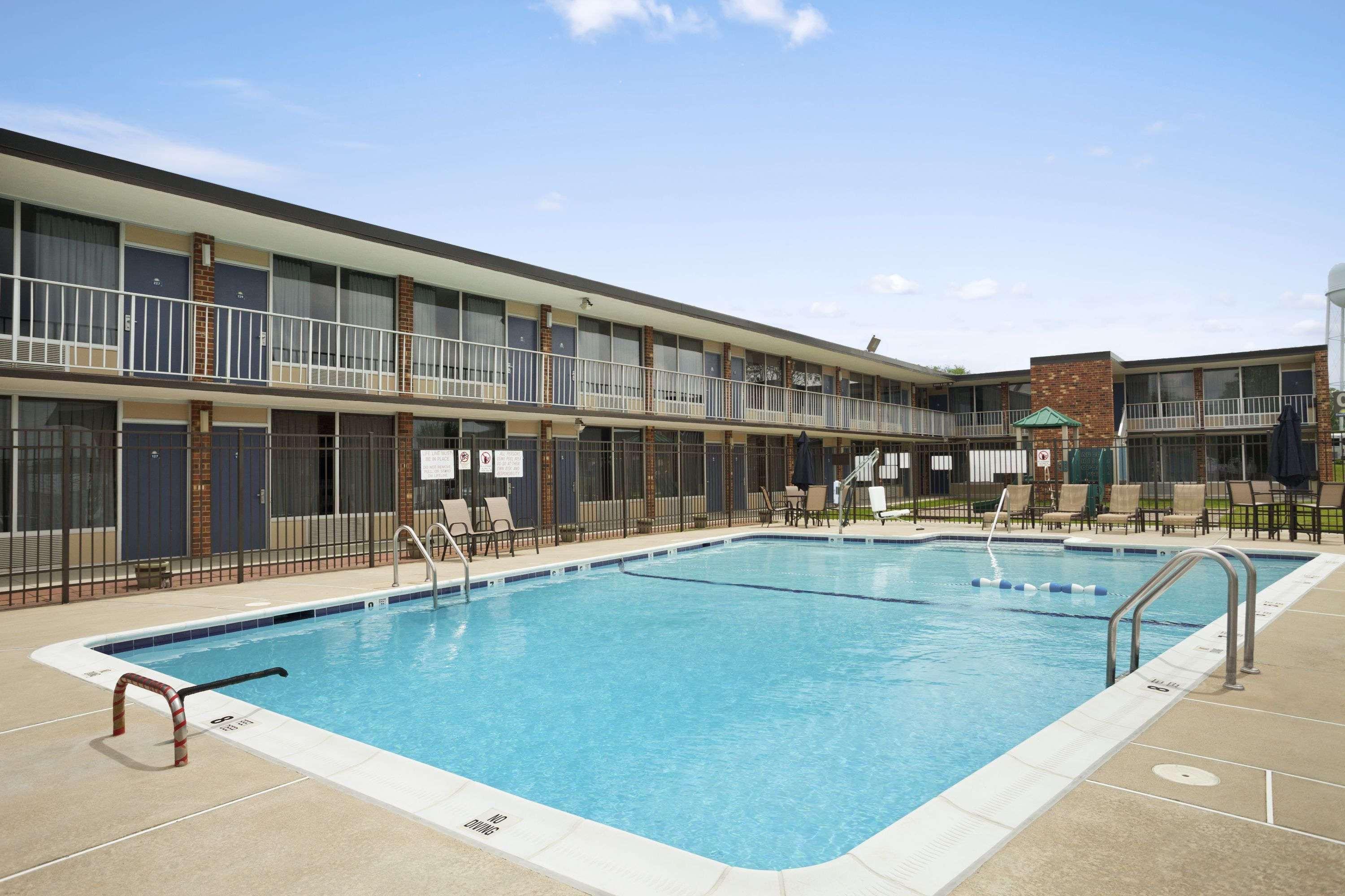 Days Inn Of Frederick By Wyndham Luaran gambar