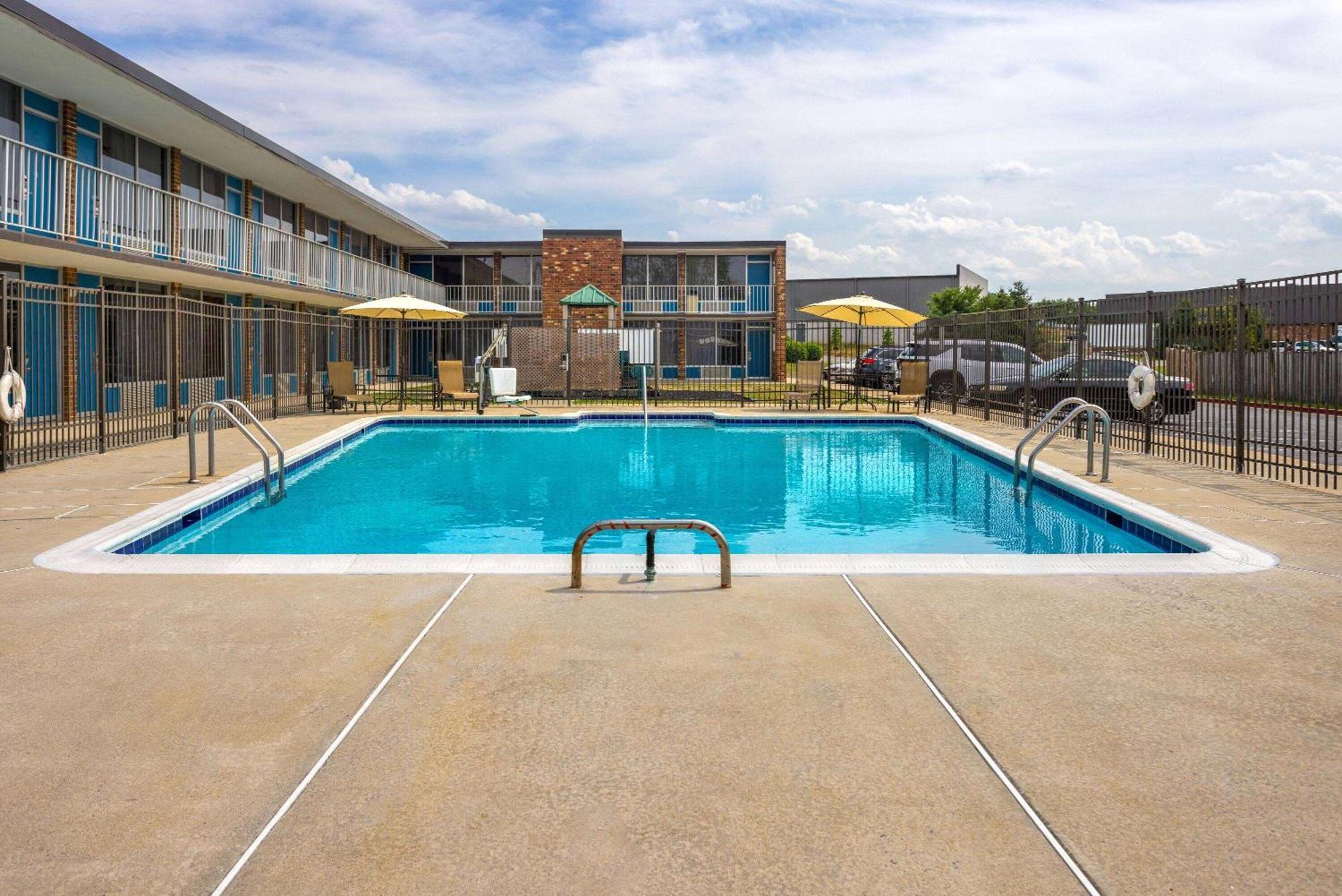 Days Inn Of Frederick By Wyndham Luaran gambar